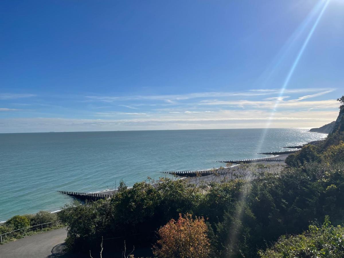 Impeccable 2-Bed Apartment In Eastbourne Kültér fotó