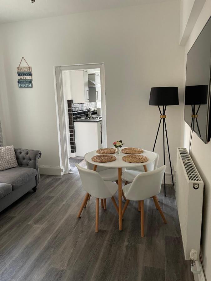 Impeccable 2-Bed Apartment In Eastbourne Kültér fotó